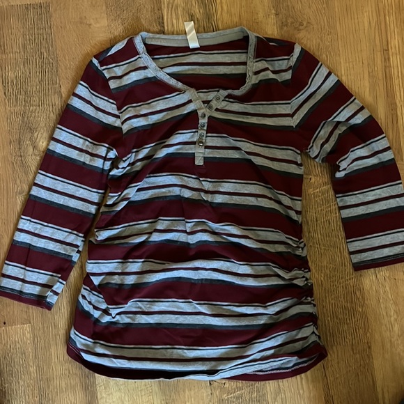 Bundle of maternity long sleeve shirts - Picture 7 of 9